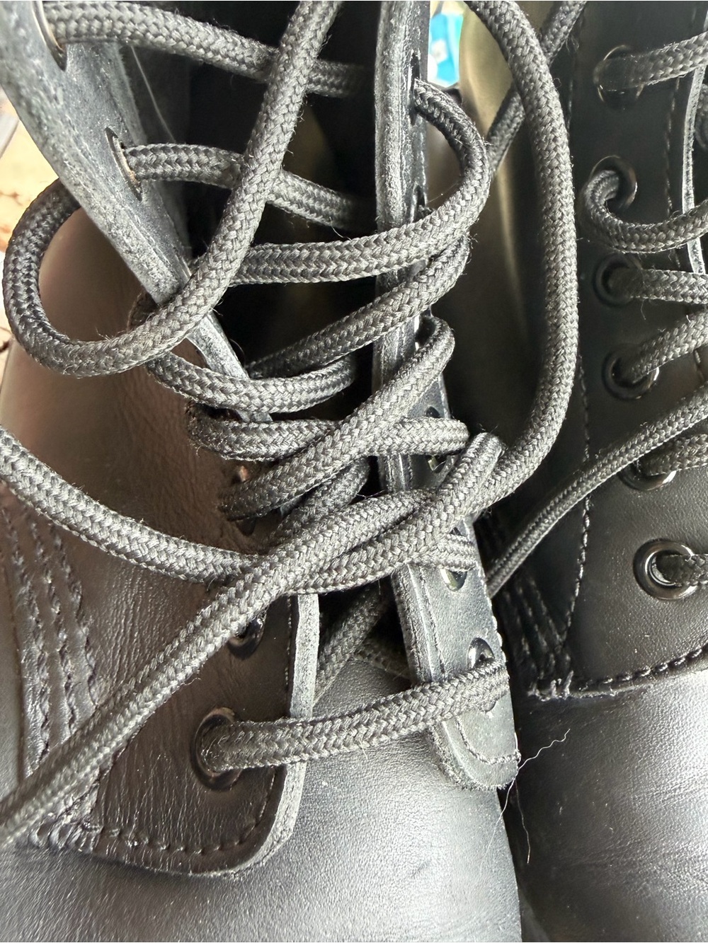 Dr. Martens Newton 8-Eye
Black Leather Boots US Women 7 Men 6 Unisex EUC - Picture 6 of 8